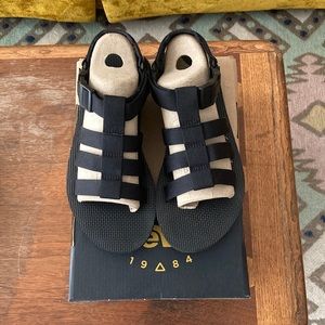 Teva dorado sandals